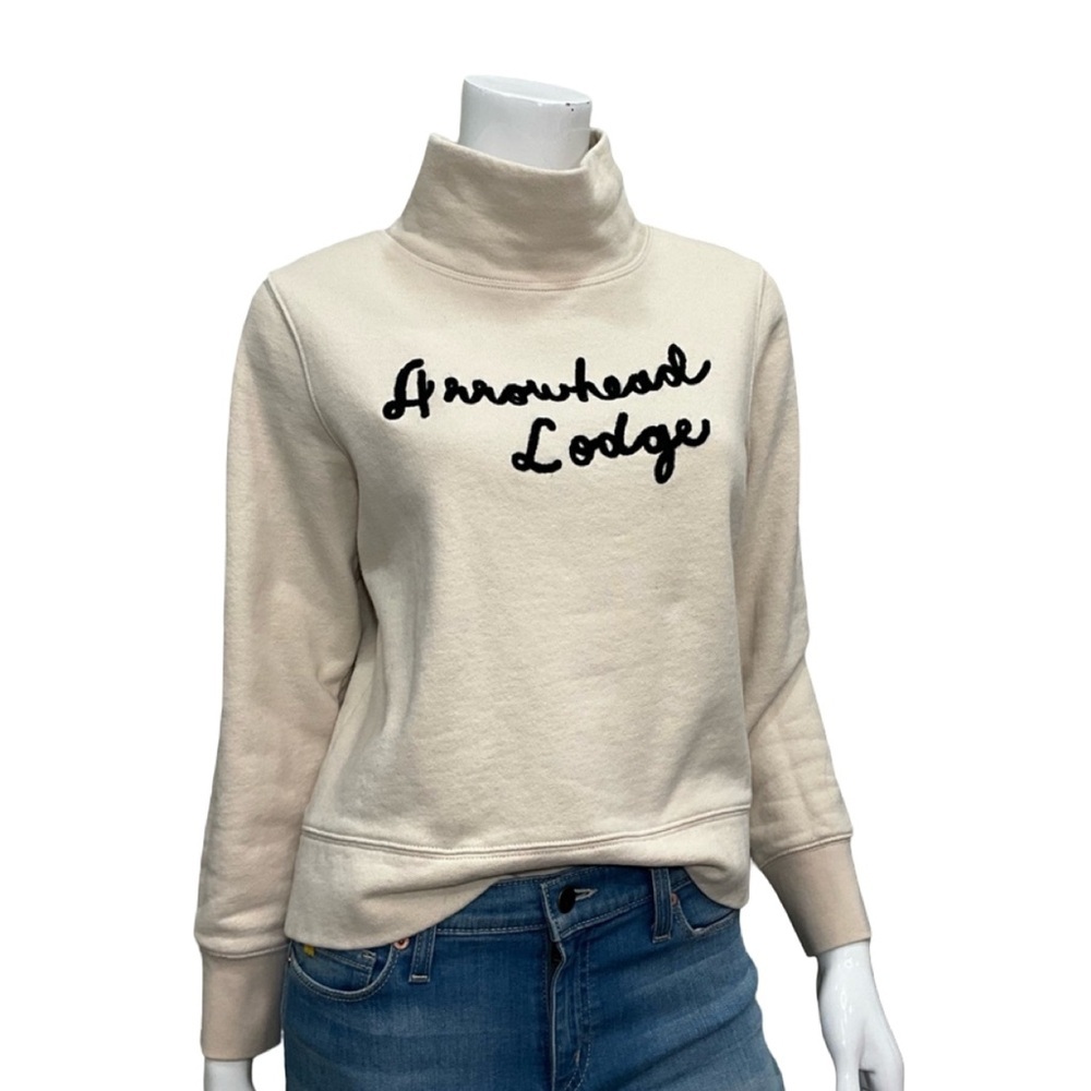 Arrowhead Lodge Graphic Sweatshirt Cream Turtleneck Pullover Cozy Cabin Ski Styl